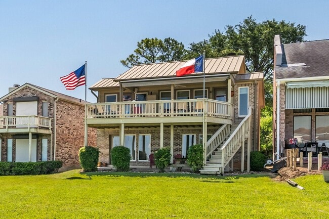 112 Cove Point in Montgomery, TX - Building Photo - Building Photo