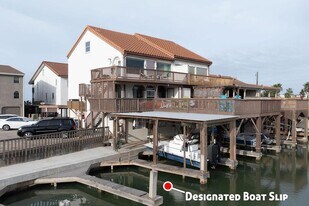 1313 Harbor Island Dr in Port Isabel, TX - Building Photo