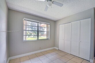 114 Lake Anne Dr in West Palm Beach, FL - Building Photo - Building Photo