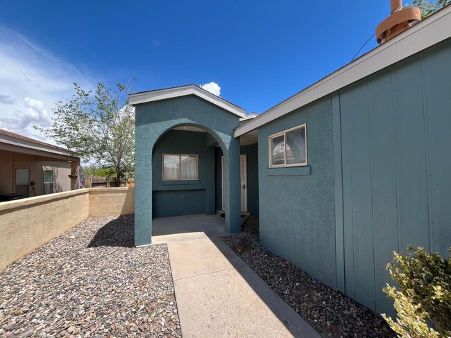 1638 Perma Dr NE in Rio Rancho, NM - Building Photo - Building Photo