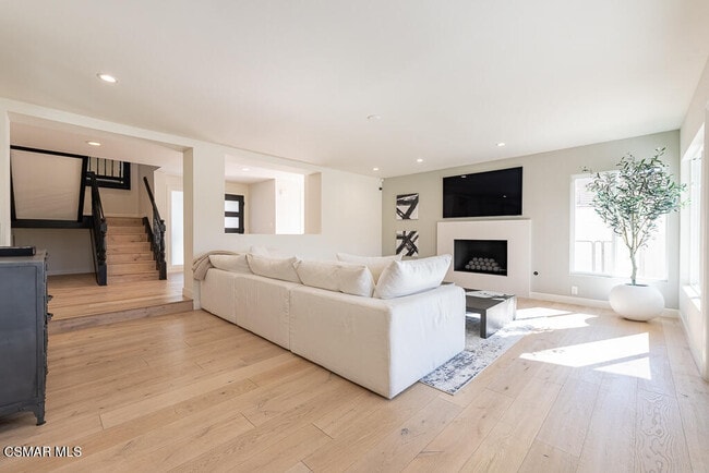 1725 Royal St George Dr in Westlake Village, CA - Building Photo - Building Photo