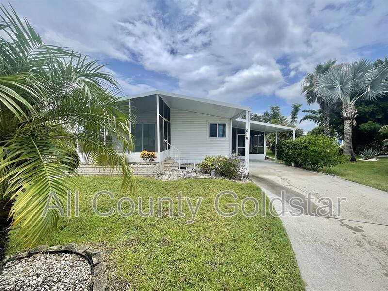 415 Villa Nueva Cir in North Port, FL - Building Photo