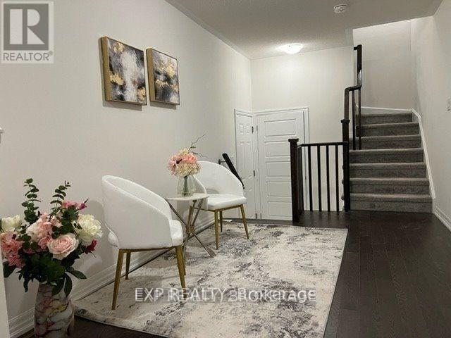 211 Vivant St in Newmarket, ON - Building Photo - Building Photo