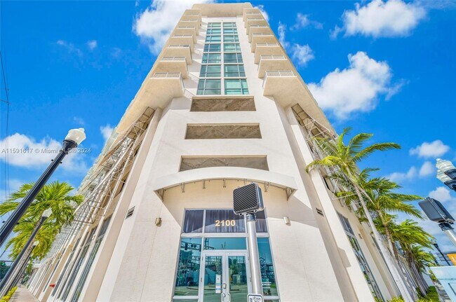 140 S Dixie Hwy, Unit 429 in Hollywood, FL - Foto de edificio - Building Photo