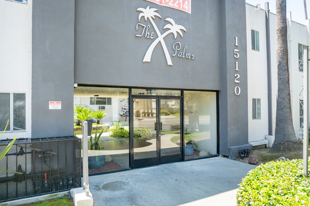 The Palms Apartments in Van Nuys, CA - Foto de edificio