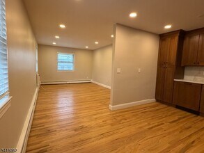 93 Centre St in Nutley, NJ - Building Photo - Building Photo
