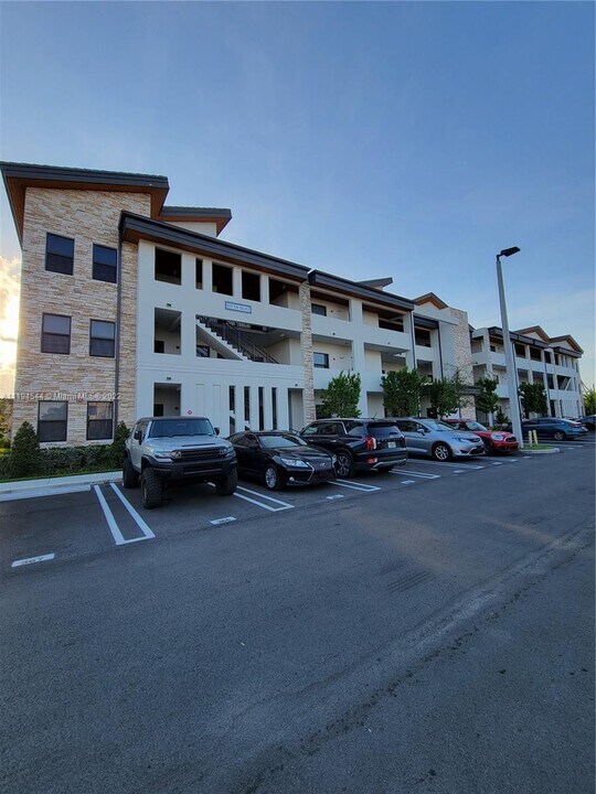 8151 NW 104th Ave-Unit -36 in Doral, FL - Building Photo