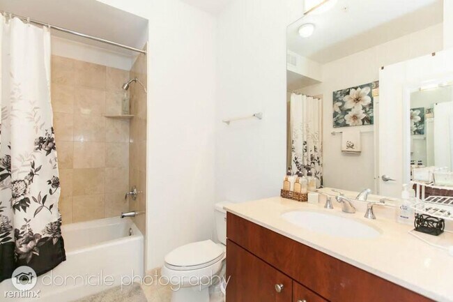 565 W Quincy St-Unit -Unit 1213 in Chicago, IL - Building Photo - Building Photo