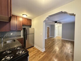 507 W Roscoe St, Unit J08P in Chicago, IL - Building Photo