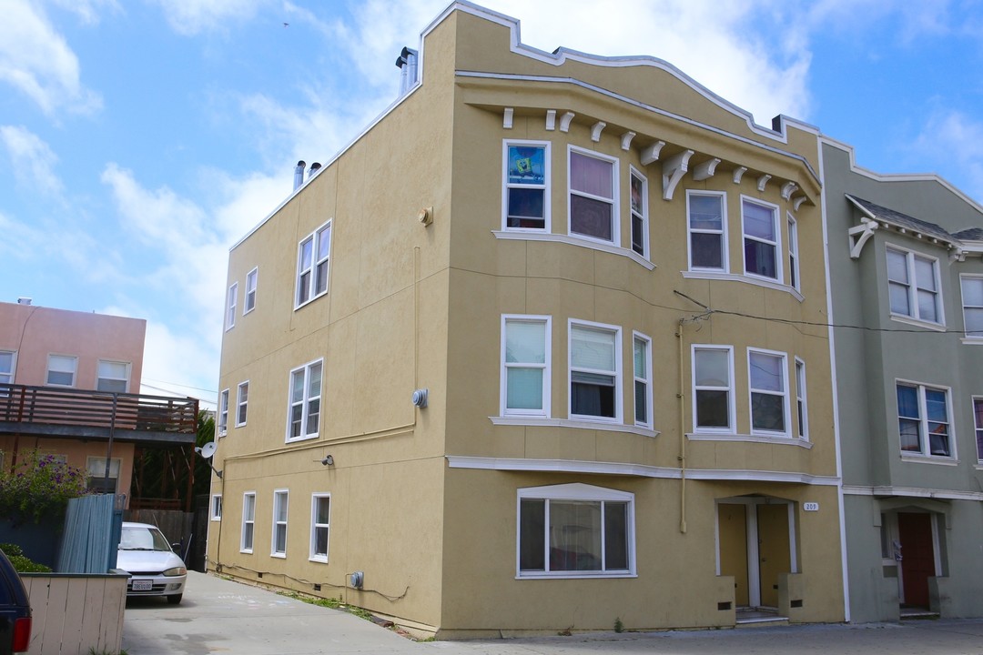 209 Maple Ave in South San Francisco, CA - Building Photo