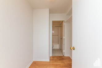6030 N Sheridan Rd, Unit 2112 in Chicago, IL - Building Photo - Building Photo