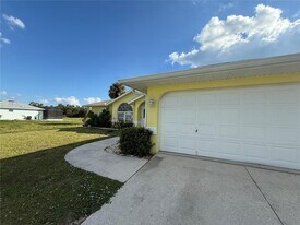 71 Mark Twain Ln in Rotonda West, FL - Building Photo