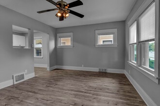 1703 Seneca St, Unit Upper in Buffalo, NY - Building Photo - Building Photo