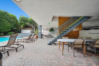969 Hilgard Ave, Unit 1006 in Los Angeles, CA - Building Photo - Building Photo