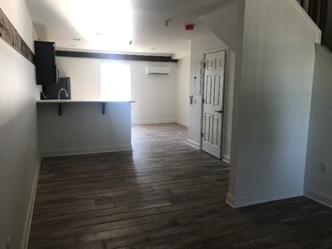 2282 New Holland Pike in Lancaster, PA - Foto de edificio - Building Photo