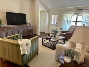 8635 Sweet Pasture Dr in Tomball, TX - Foto de edificio - Building Photo