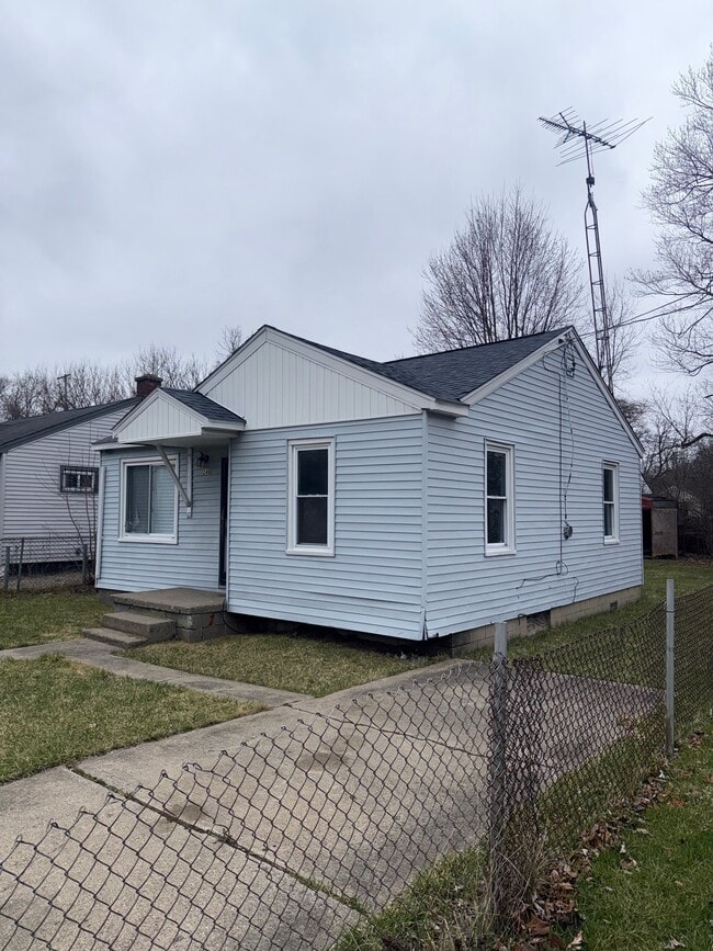 246 E York Ave in Flint, MI - Building Photo - Building Photo