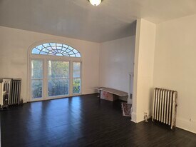 8115 Wade Park Ave, Unit #4 in Cleveland, OH - Building Photo