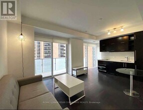 2803-65-865 St Mary St in Toronto, ON - Building Photo - Building Photo