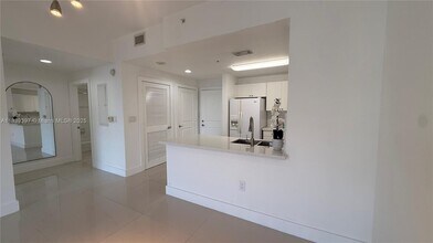 10 Aragon Ave, Unit 713 in Coral Gables, FL - Building Photo - Building Photo