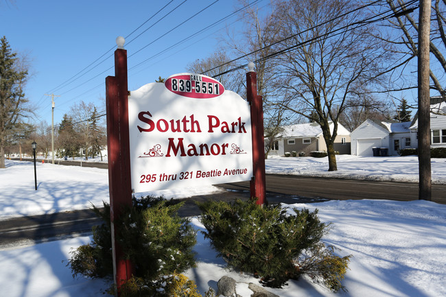 South Park Manor in Lockport, NY - Building Photo - Building Photo