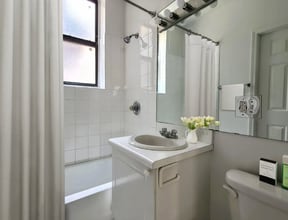 917 W Dakin, Unit 102 in Chicago, IL - Building Photo - Building Photo