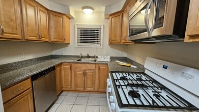 667 Indian Church Rd, Unit APT 3 in Buffalo, NY - Foto de edificio - Building Photo