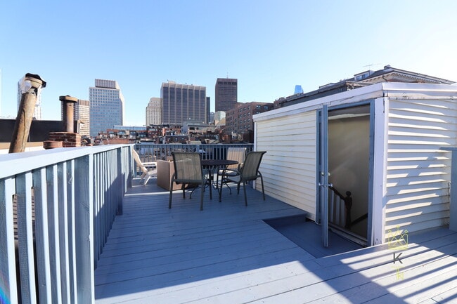 39 Irving St, Unit 1 in Boston, MA - Foto de edificio - Building Photo