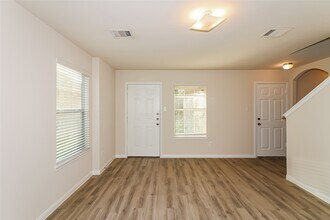 5718 Latta Plantation Dr in Katy, TX - Foto de edificio - Building Photo
