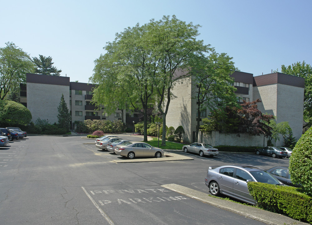 Hampshire House in White Plains, NY - Foto de edificio