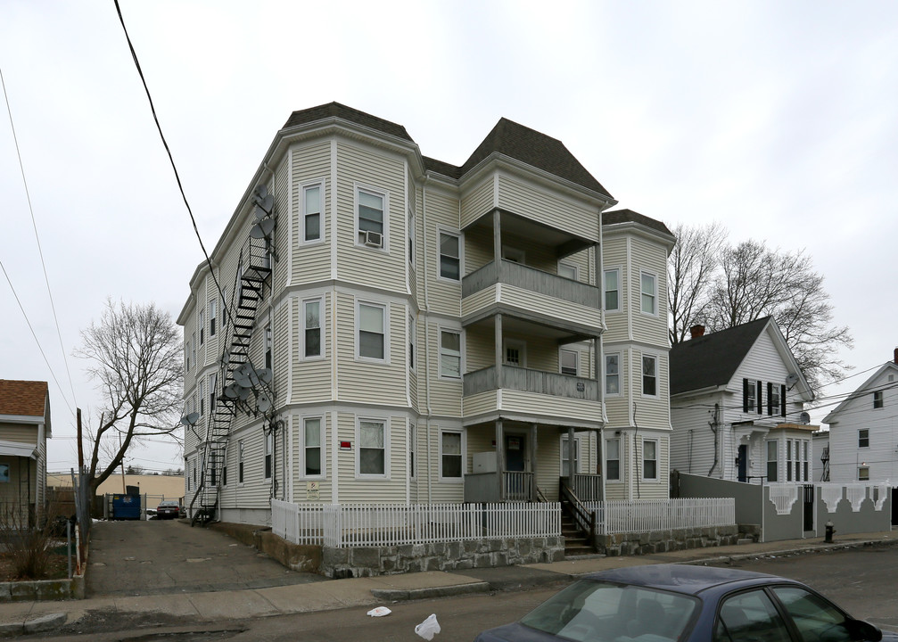 21 Highland St in Brockton, MA - Foto de edificio