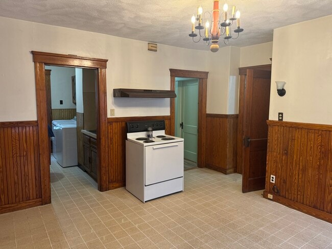 49 Houghton St, Unit 1