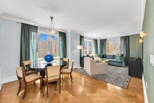 181 E 65th St in New York, NY - Building Photo