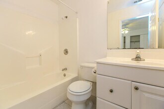 430 Knickerbocker St, Unit 22 in Corpus Christi, TX - Building Photo - Building Photo