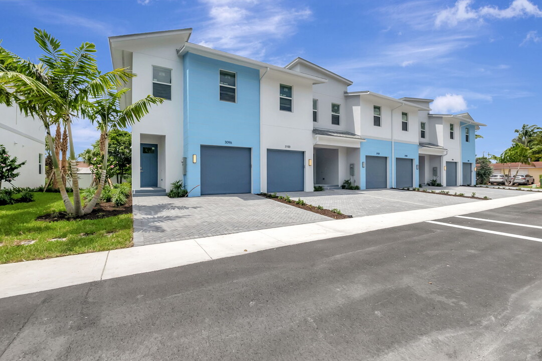 Prince Place Townhomes in Lake Worth, FL - Building Photo