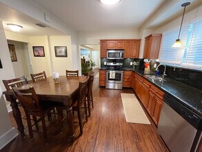 1032 Granville Ct N, Unit #1 in St. Petersburg, FL - Building Photo - Building Photo