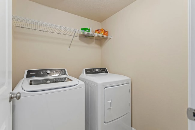 7484 NW 163rd Ter in Portland, OR - Foto de edificio - Building Photo