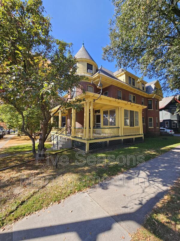 322 Pearl St in Burlington, VT - Foto de edificio - Building Photo