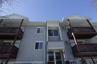 Portland Place in Minneapolis, MN - Foto de edificio - Building Photo