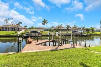 138 SE 30th Terrace in Cape Coral, FL - Foto de edificio - Building Photo