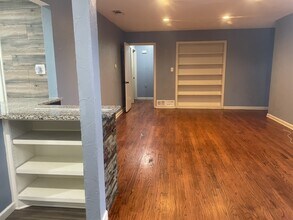 10020 Losa Dr in Dallas, TX - Building Photo - Building Photo