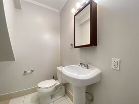 1765 Commonwealth Ave, Unit 2 Apartamentos