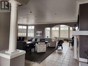 1450 Bishops Gate in Oakville, ON - Building Photo - Building Photo