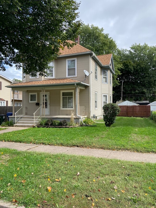 2421 Farnam St in Davenport, IA - Building Photo - Building Photo