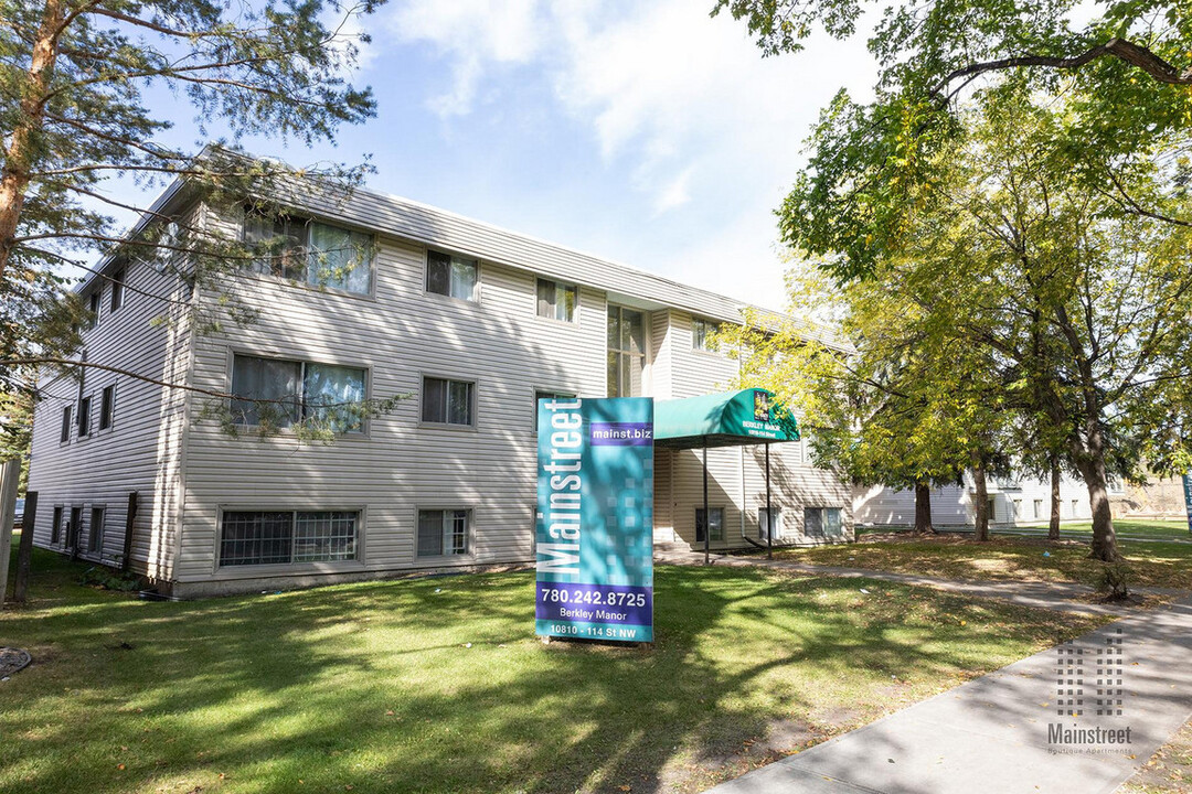 Berkley Manor in Edmonton, AB - Building Photo