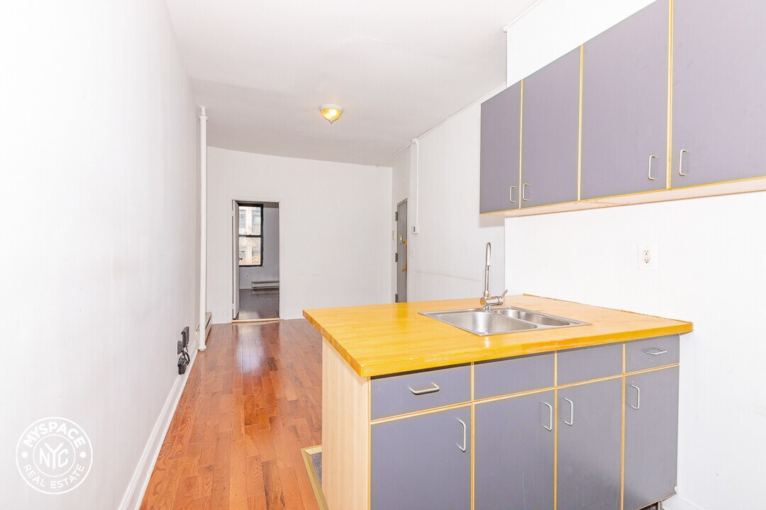 311 Troutman St-Unit -8P in Brooklyn, NY - Building Photo
