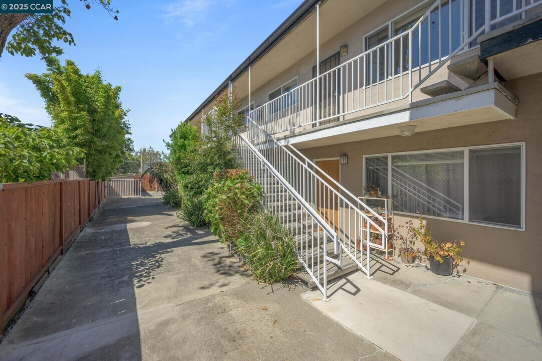 2134 McGee Ave in Berkeley, CA - Foto de edificio