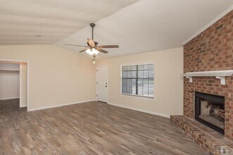2212 Cricket Ridge Dr in Gonzalez, FL - Building Photo - Building Photo