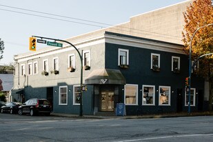 209 Heatley Ave in Vancouver, BC - Building Photo