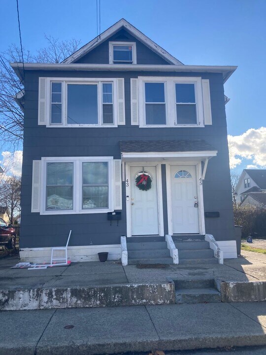 43-45 Denison Ave in Groton, CT - Building Photo